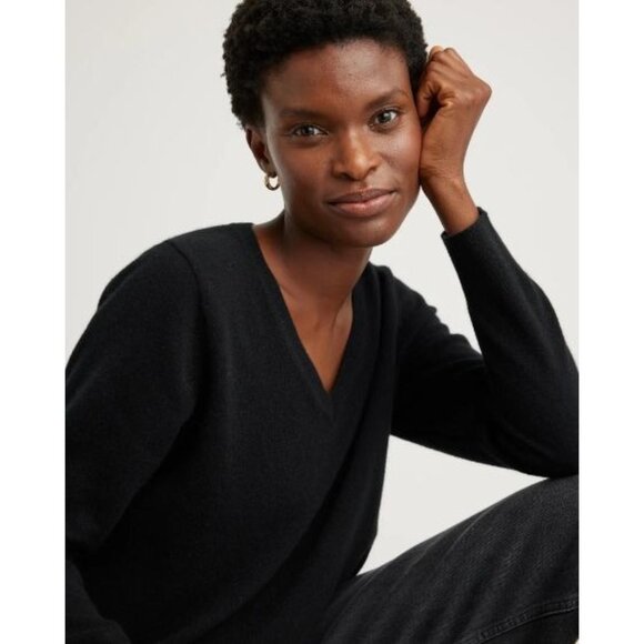 Quince Mongolian Cashmere V Neck Sweater Black XS - Picture 2 of 5